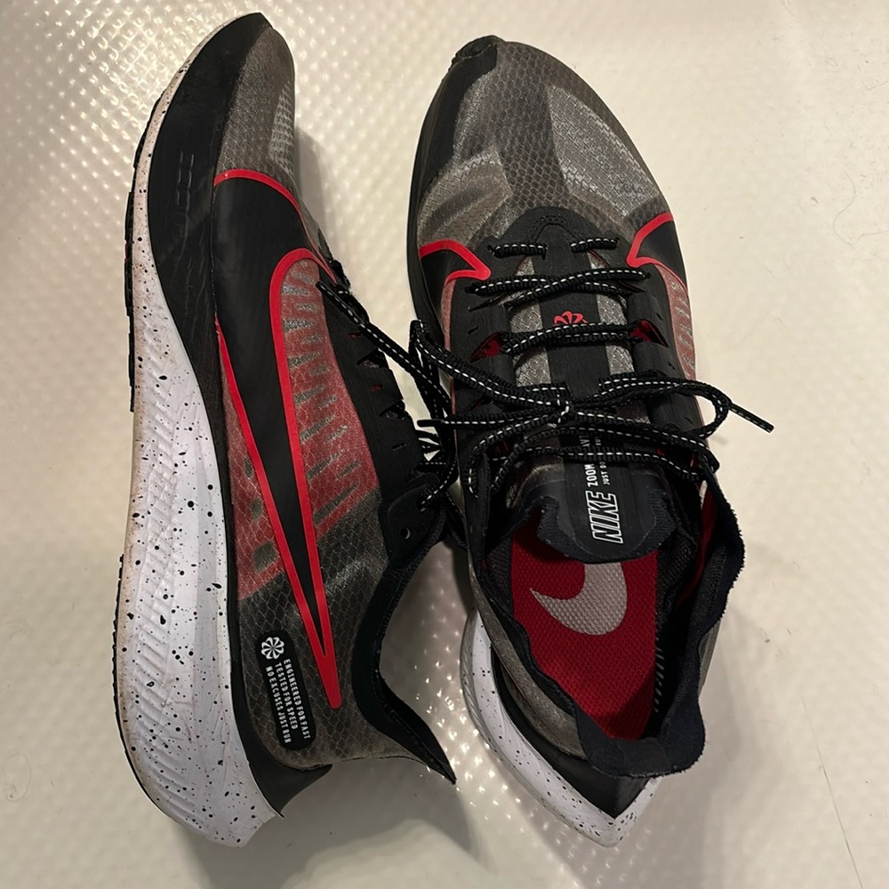 Nike Zoom Gravity Men’s Running Shoe-Size 10.5